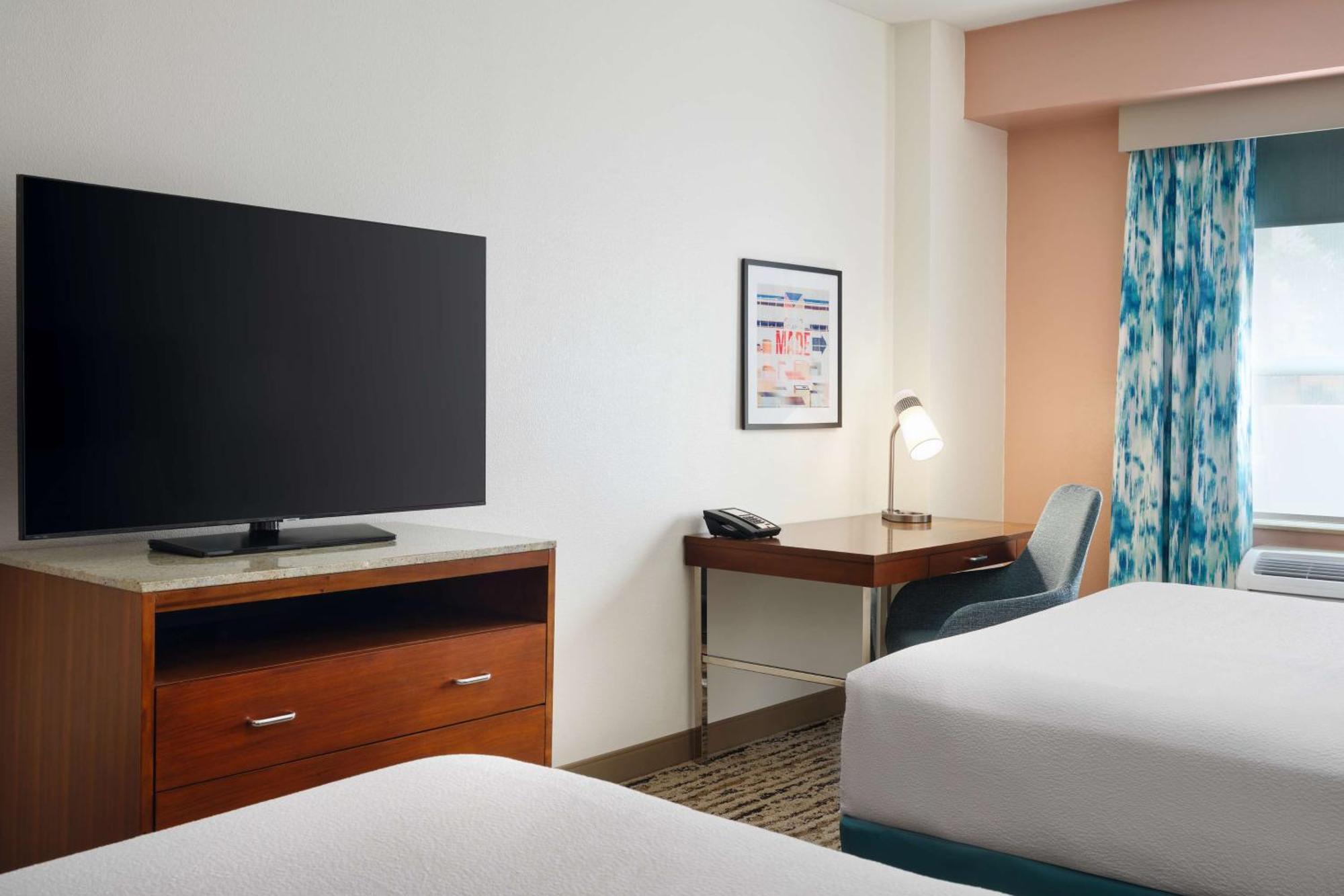 Queen Room with Two Queen Beds and Bath Tub - Mobility/Hearing Accessible,1548872023:JPEG