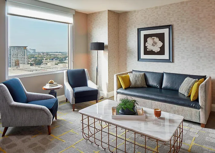 Hotel with Tennis: Renaissance Atlanta Midtown Hotel