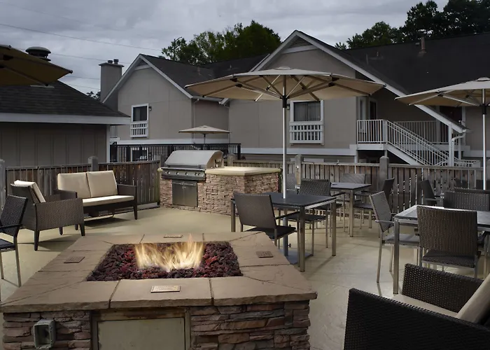 Hotel with Tennis: Residence Inn By Marriott Atlanta Buckhead