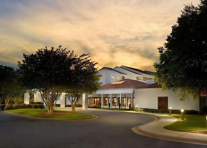 Pet Friendly hotel: Courtyard By Marriott Atlanta Executive Park/Emory
