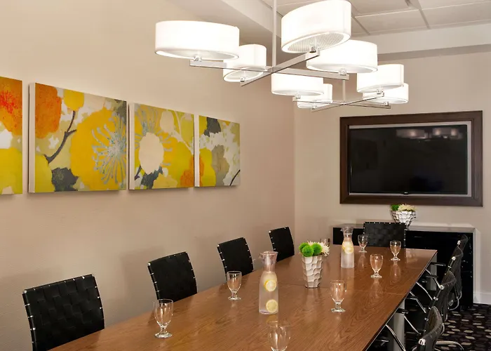 Cheap hotel: Sonesta Atlanta Airport South